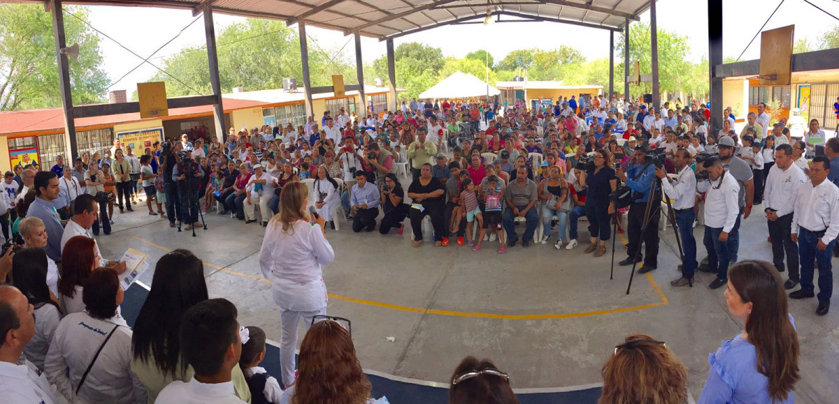 Acuden 500 ciudadanos a Audiencia con Maki Ortiz