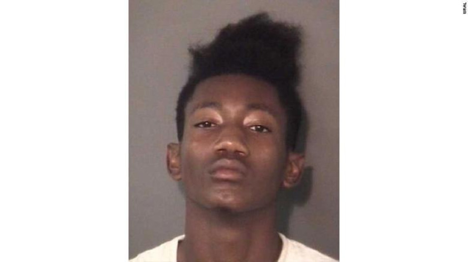 Con machete, niño detuvo a ladrón que entró a su casa