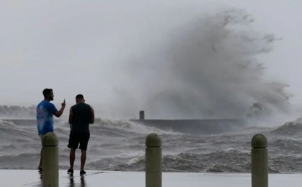 Huracán "Larry" se fortalece a categoría 3 