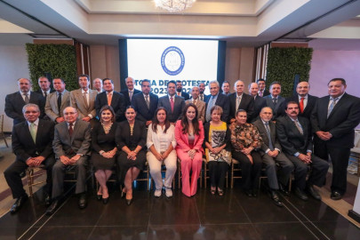 Reconoce alcaldesa labor de Colegio de Notarios en toma de protesta de Consejo Directivo 2023-2025