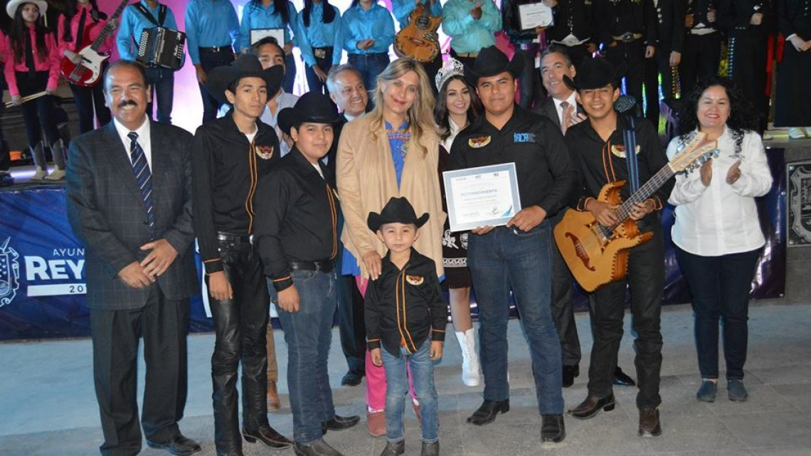 Realizan homenaje a Cornelio Reyna