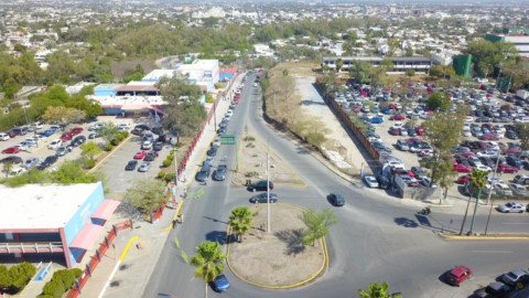 Centros de vacunación requieren de operativo especial de tránsito 