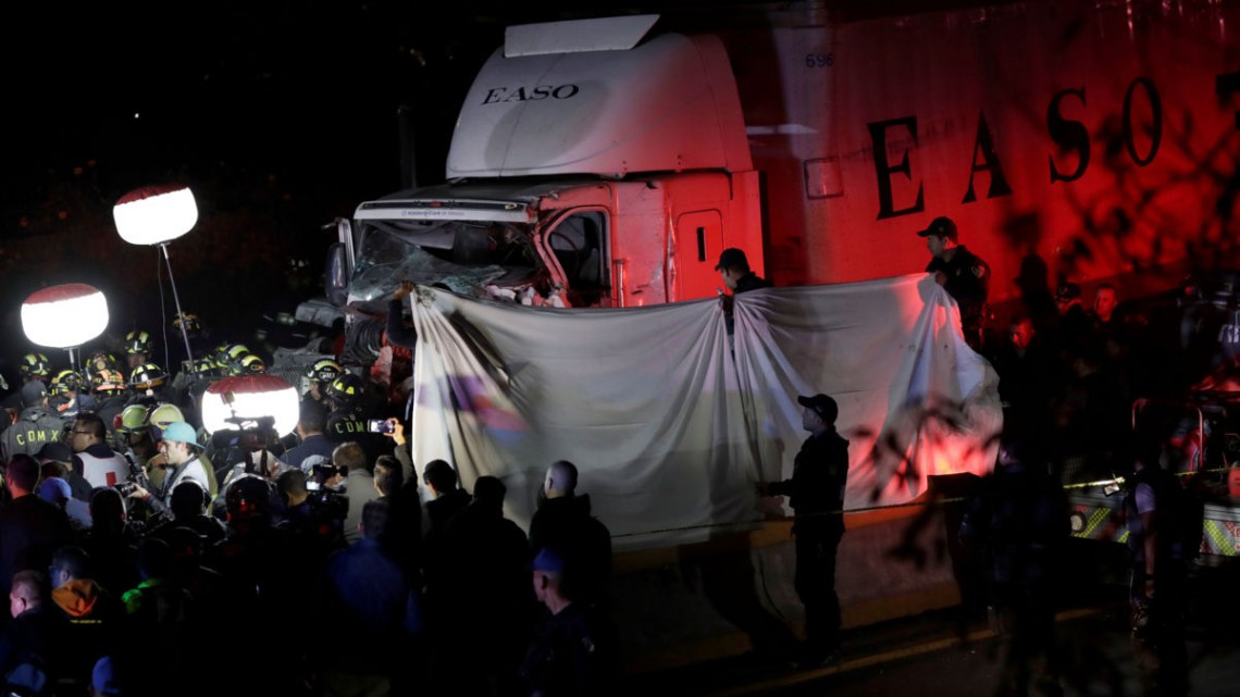 Aparatoso accidente en la México-Toluca deja 9 muertos