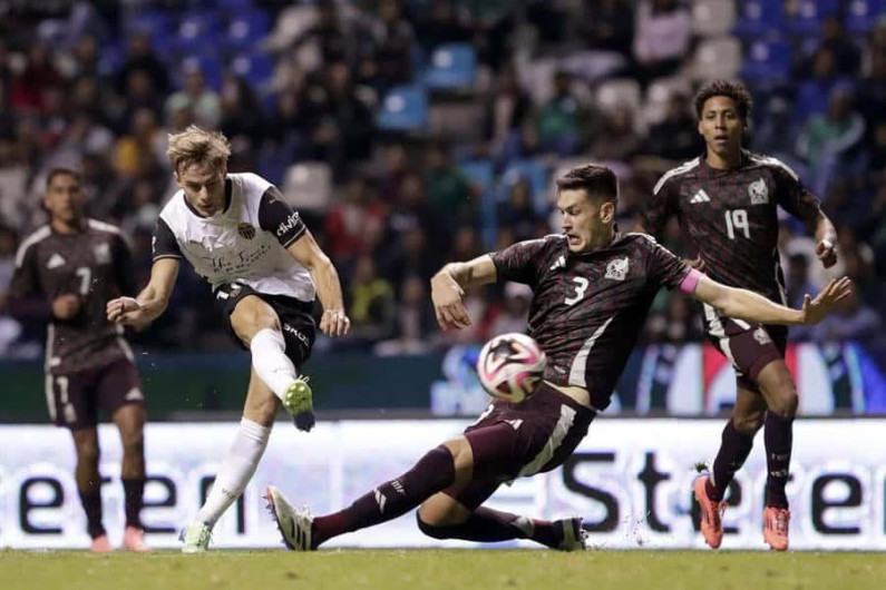 ¡México empata 2-2 con Valencia y termina abucheado!