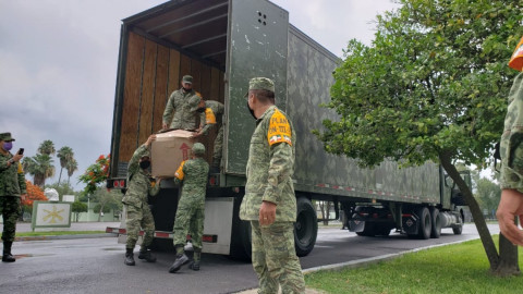 Arriban insumos y equipo médico para atender COVID-19