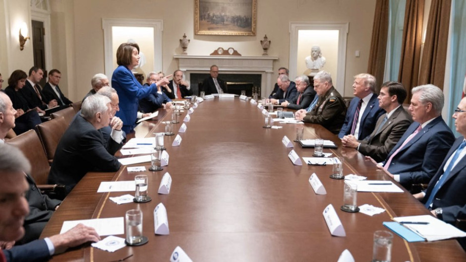 Pelosi abandona reunión con Trump al ser insultada