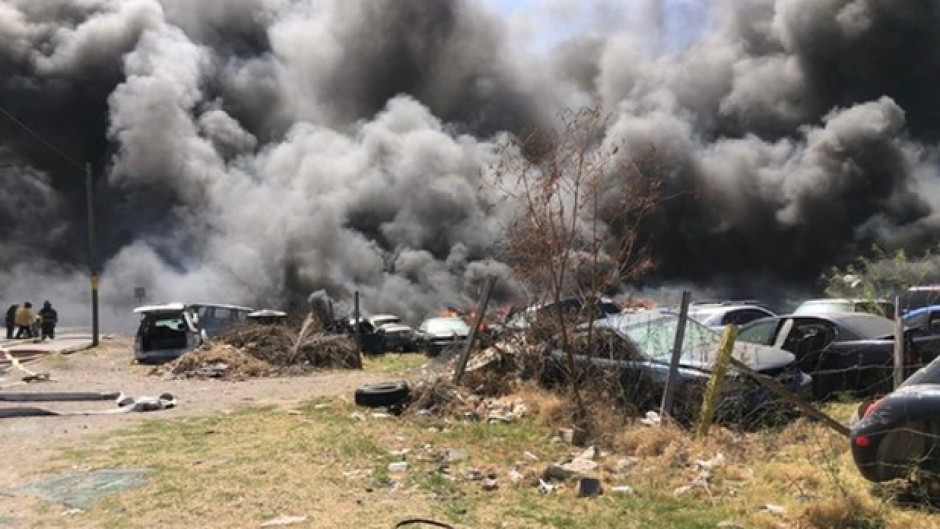 Incendio calcina más de 400 vehículos en Nuevo Laredo