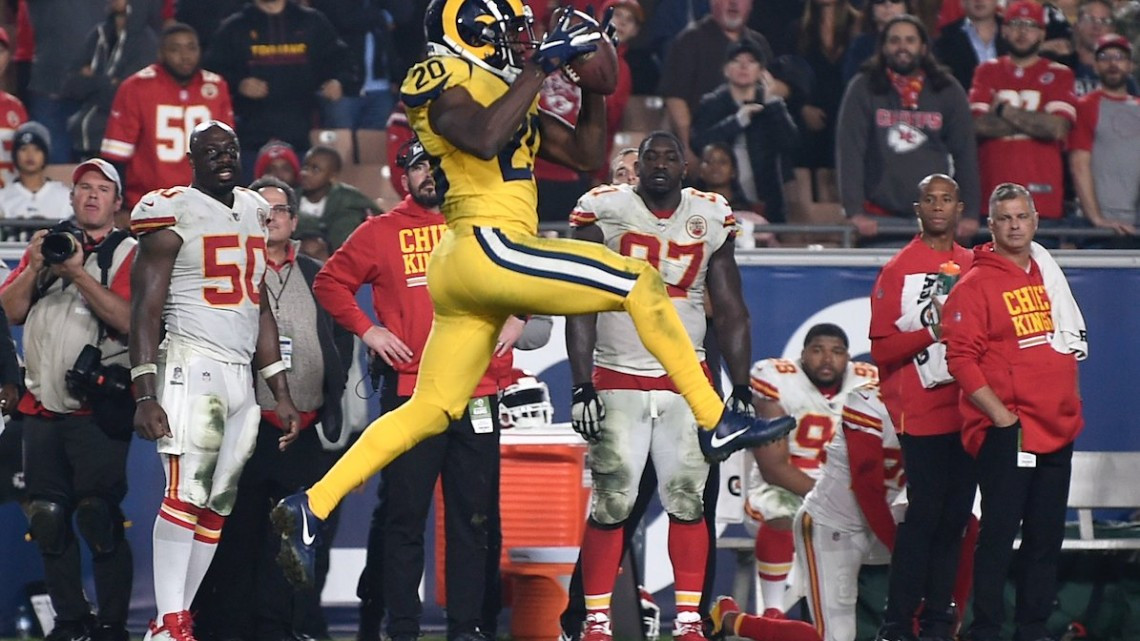 Rams vencen 54-51 a los Chiefs con récord de 105 puntos anotados