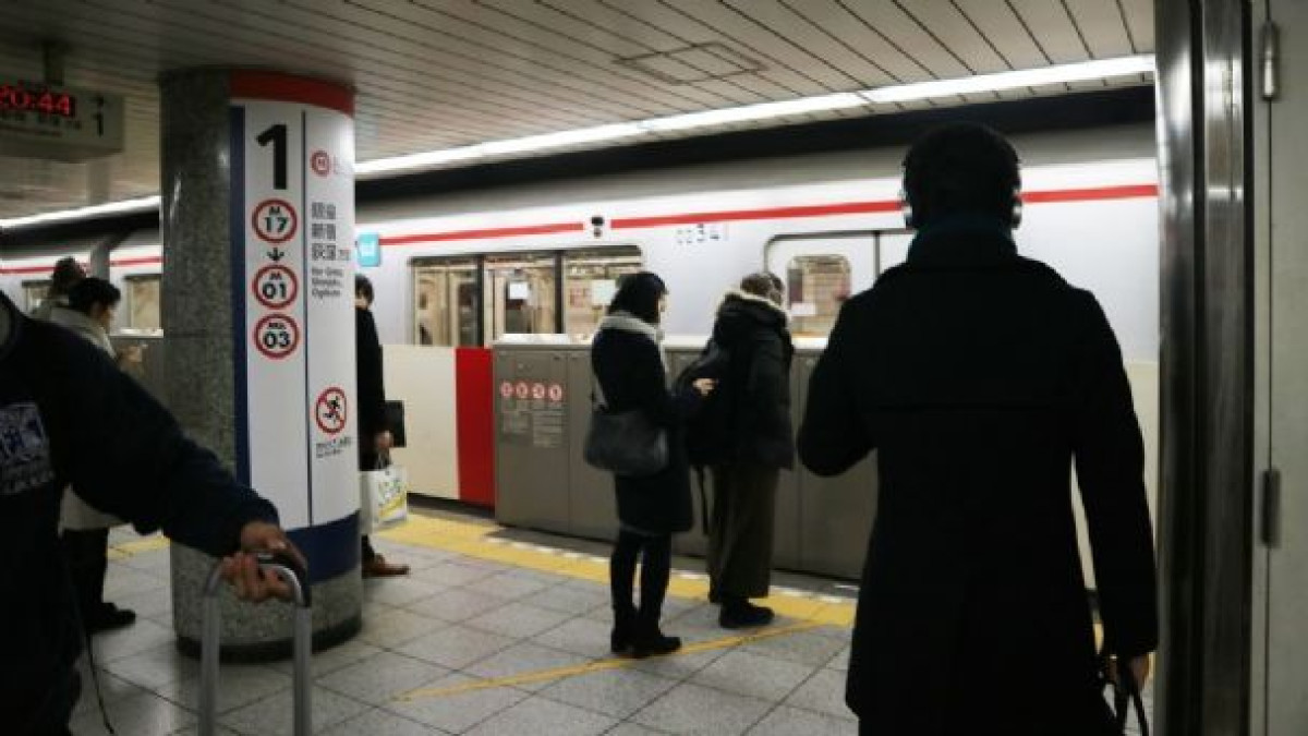 Ataque con cuchillo en un tren de Tokio deja al menos 4 heridos