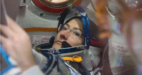 Mujer astronauta hará historia, ¡pasará 11 meses en el espacio!