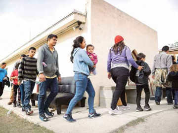 Hasta 18 mil 700 migrantes en espera de asilo de EU