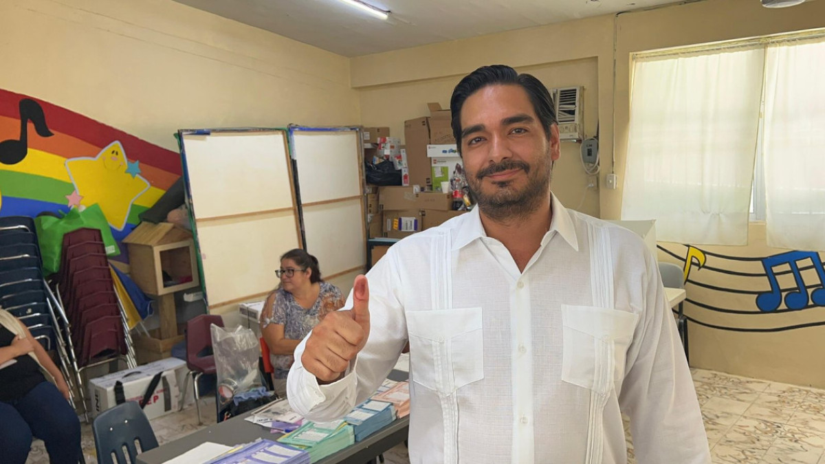 Alcalde emite su voto y destaca jornada electoral tranquila