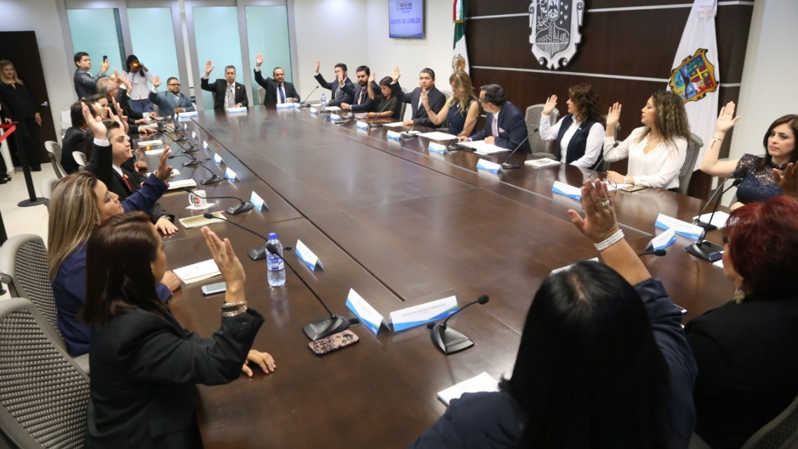 Maki entrega Primer Informe de Gobierno a Cabildo