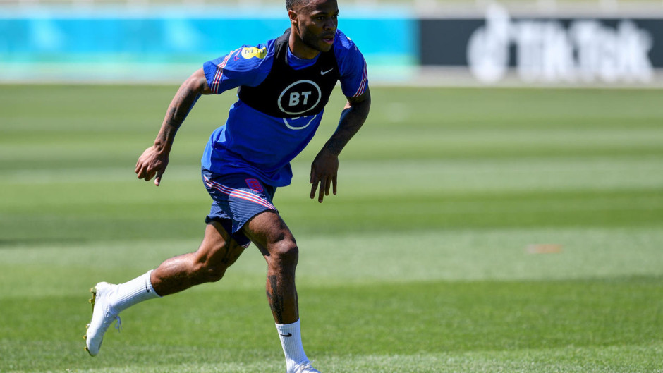 Sterling condecorado por Isabel II por su lucha contra el racismo