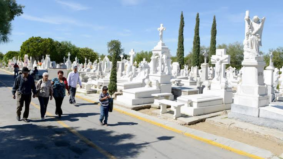 Amplían autoridades el cierre de panteones