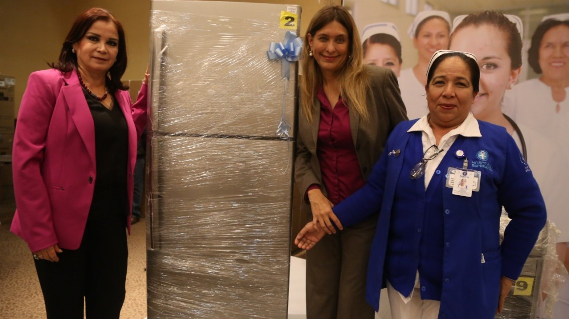 Dedica Maki Ortiz festejo a enfermeras en su día