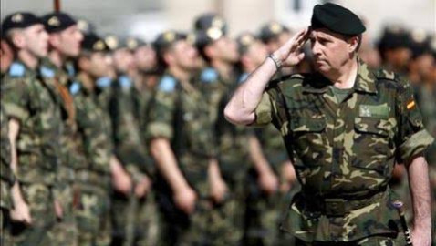Dimite General de España por saltarse fila de vacunación