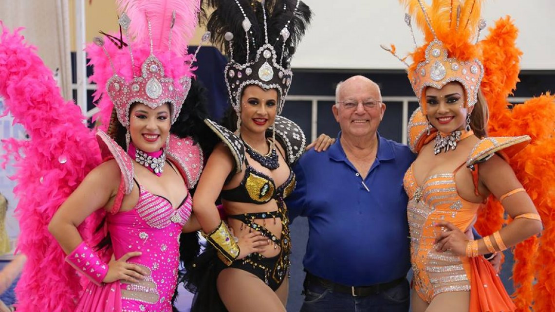 “Winter Texans” reciben con alegría la fiesta del “Carnaval Playa Miramar”