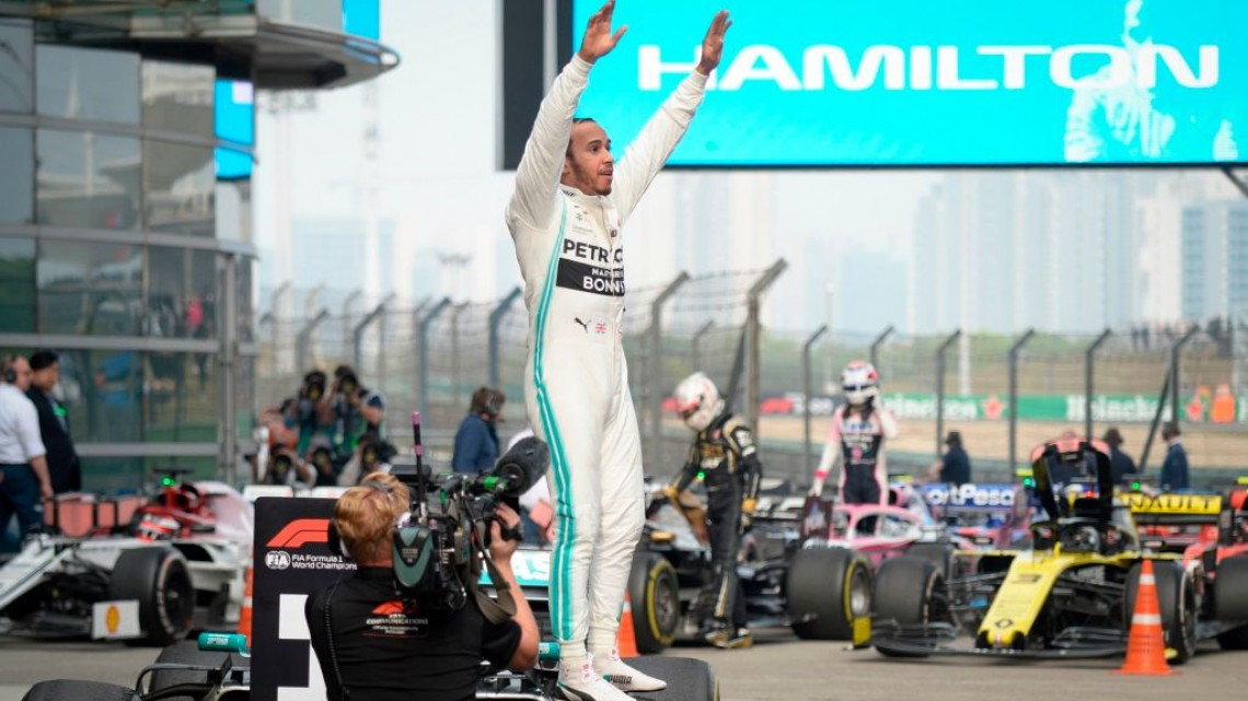 Lewis Hamilton se lleva el GP de China; Checo Pérez termina en octava posición