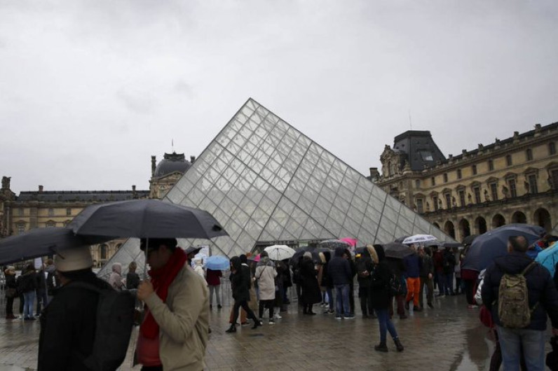 Museo del Louvre reabre sus puertas con medidas de protección ante el COVID-19