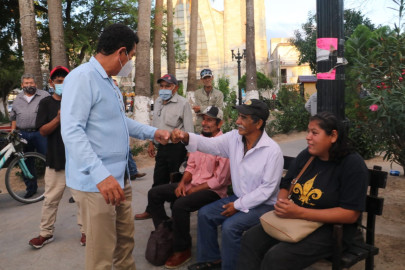 Convive Alcalde Mario López con familias humildes en posada organizada por Patronato “Barrio Capilla”