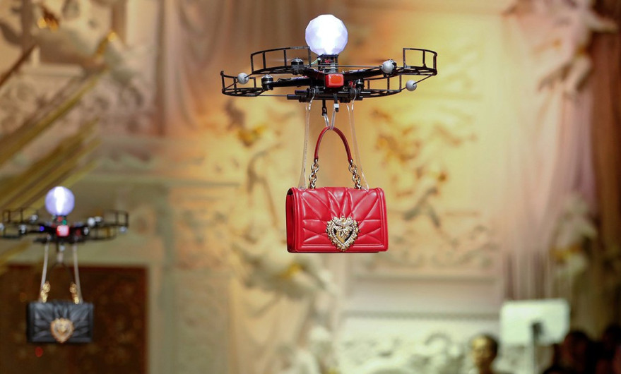 Desfilan drones en pasarela de Dolce & Gabbana 