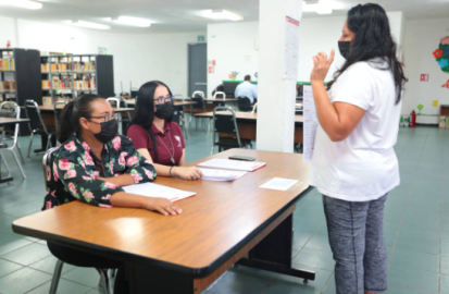 Responden ciudadanos a convocatoria para becas UNE; Agradecen apoyo a la educación 