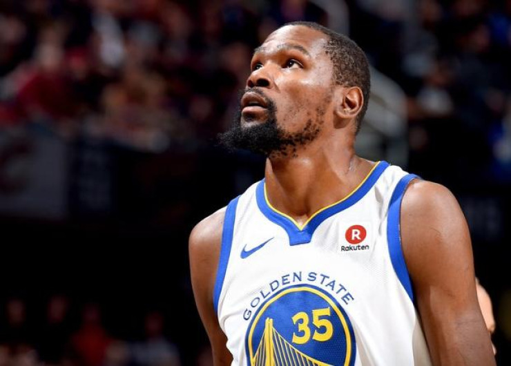  Kevin Durant firma contato con los Warriors 