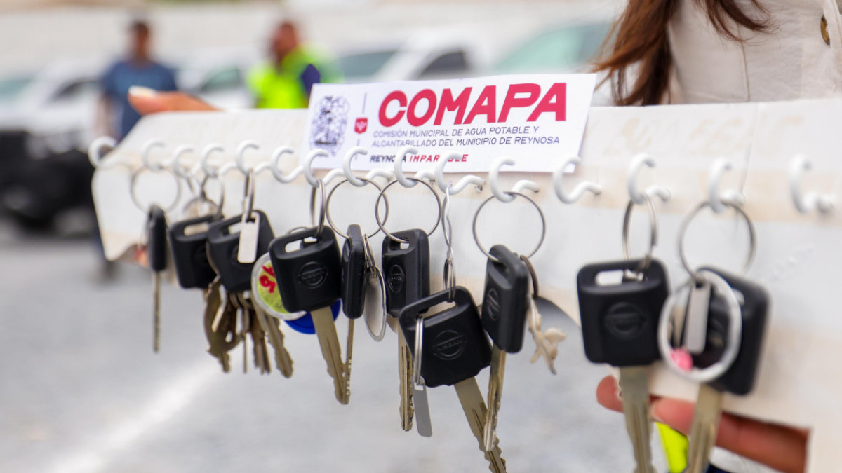 Entregó Carlos Peña Ortiz 10 unidades móviles a la COMAPA