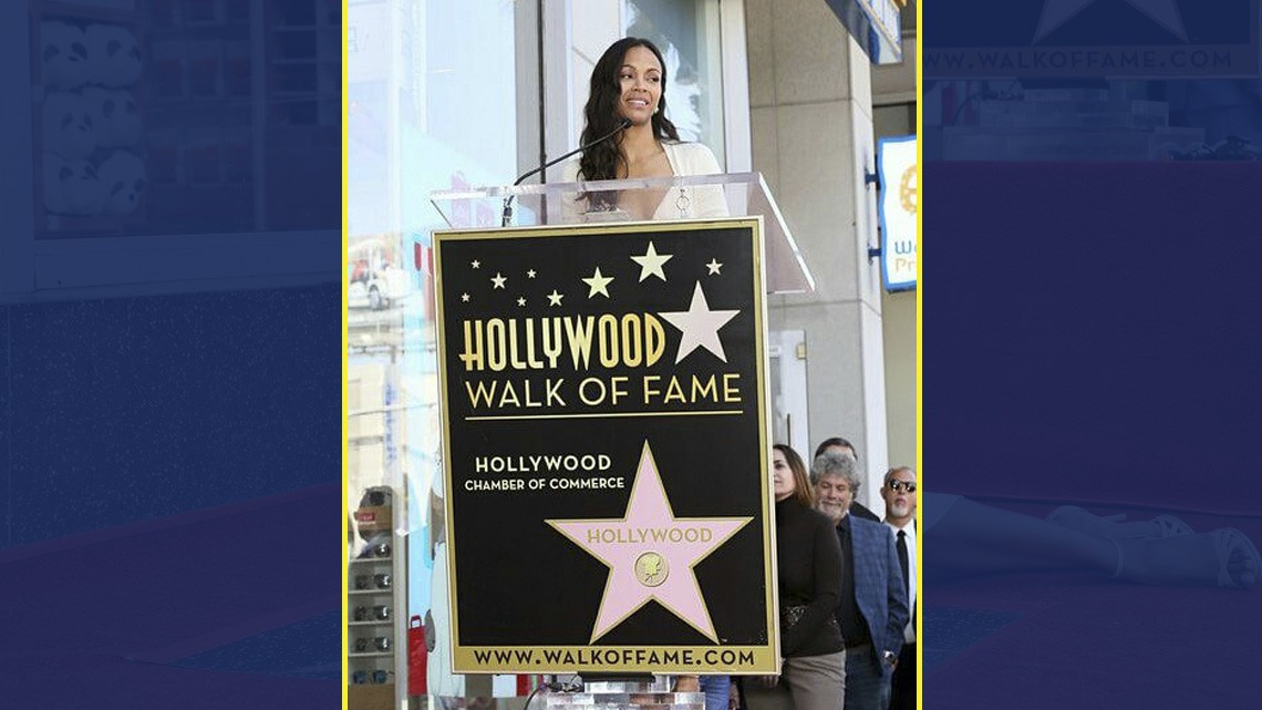 Zoe Saldaña recibe su estrella en el Paseo de la Fama de Hollywood 