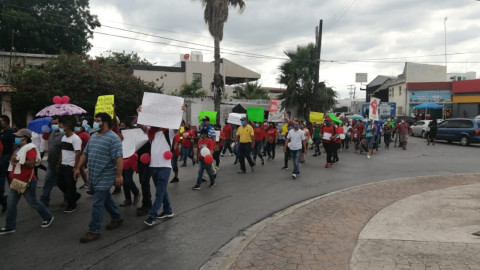 Marchan obreros en apoyo de Susana Prieto