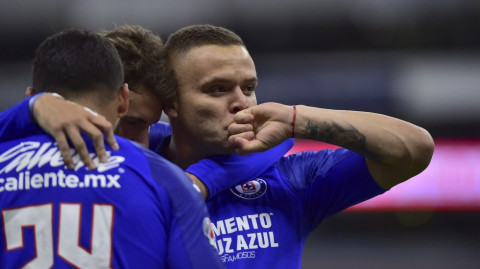 Cruz Azul se queda con el Clásico Joven y es superlíder 