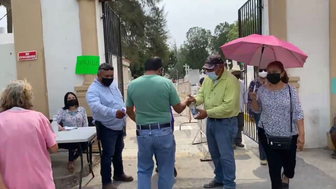 Panteones abren al 50 % de su capacidad 