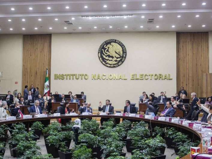 5.3 mdp en multas para partidos por precampañas: INE