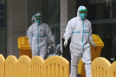 OMS visita mercado de Wuhan donde inició el brote de COVID-19 