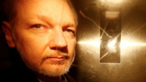 Aplazan la audiencia de Assange por motivos de salud