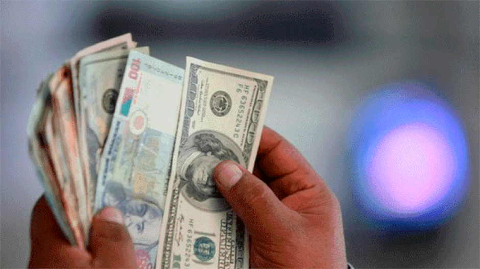 Dólar en $18.23 pesos en AICM a la venta