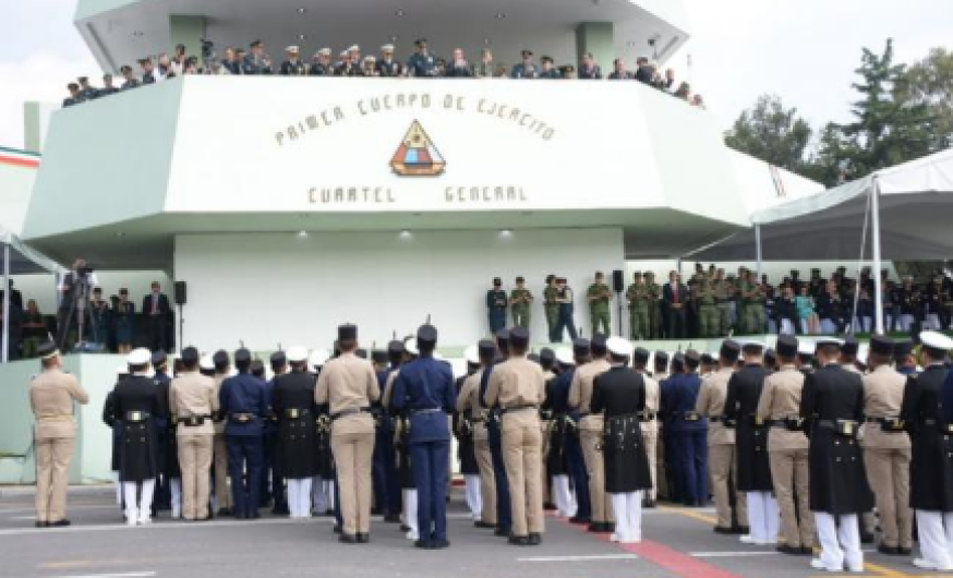Fuerzas armadas dan lealtad a López Obrador