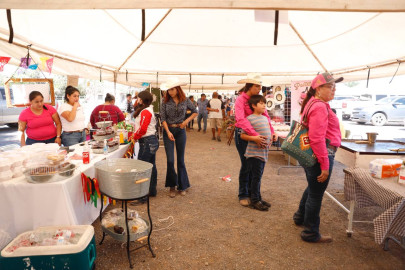 Llevan bazar haciendo comunidad a celebración de cabalgantes