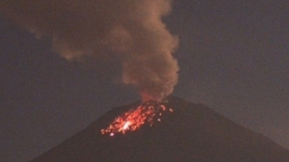 Volcán Popocatépetl registra ligera caída de ceniza
