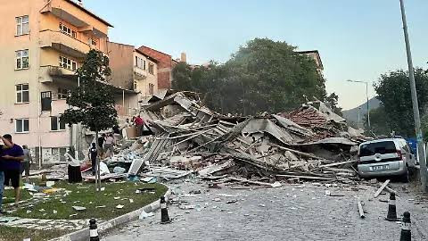 Terremoto de 6.1 sacude el noroeste de Turquía: colapsan edificios y se reportan heridos