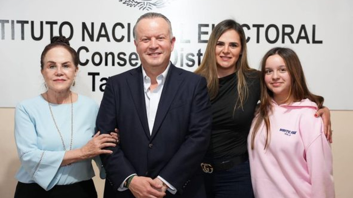 Carlos Canturosas se registra ante el INE para la Diputación Federal por la coalición Morena-PT-Verde