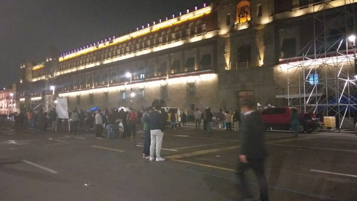 Grupos de manifestantes bloquean accesos a Palacio Nacional