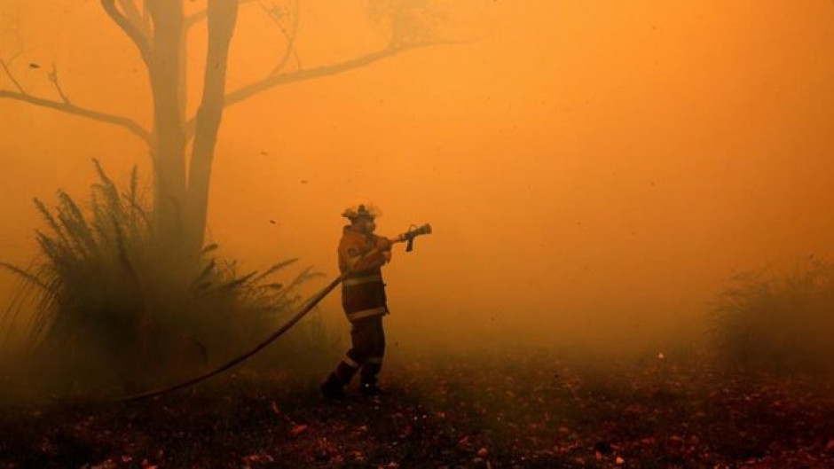 Más de 100 incendios forestales golpean Australia