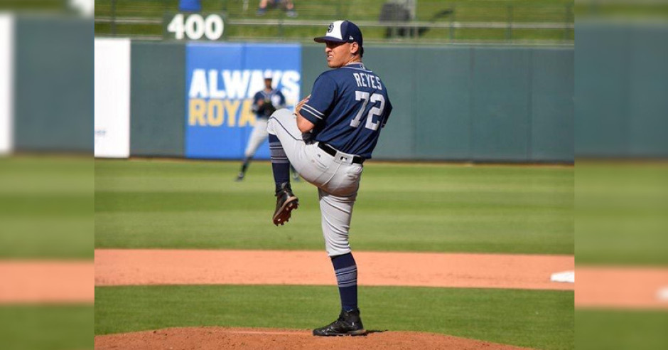 Debuta Gerardo Reyes en la MLB