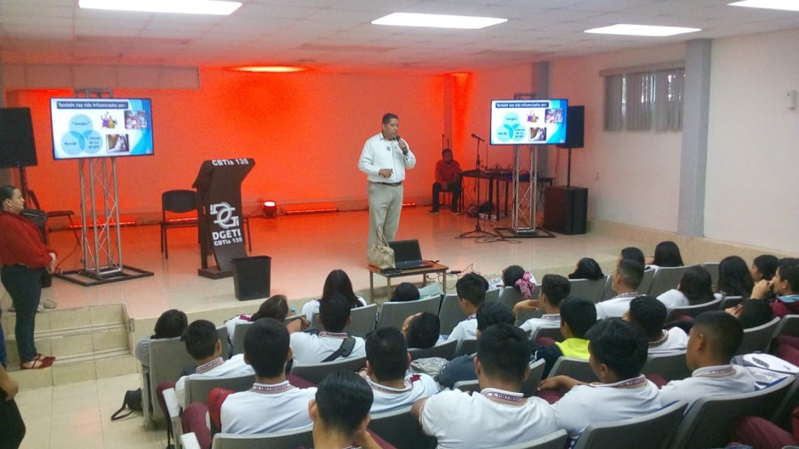 Con conferencias y eventos celebra el CBTIS 135 su 39 aniversario
