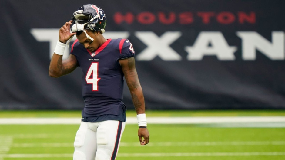  Se disculpa Deshaun Watson con afectadas por casos de acoso