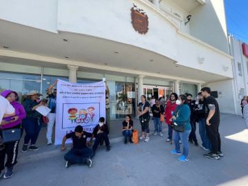 Atienden a padres de familia que buscan construir barda en escuela especial