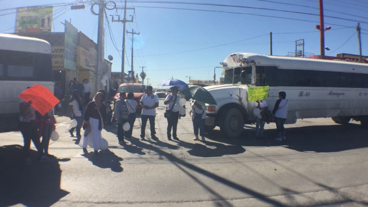 Bloquean avenida y exigen que vuelva la paz
