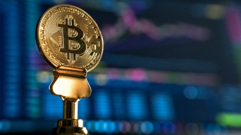 Bitcoin rompe nuevamente su récord histórico y se coloca en 23 mil 712 dólares